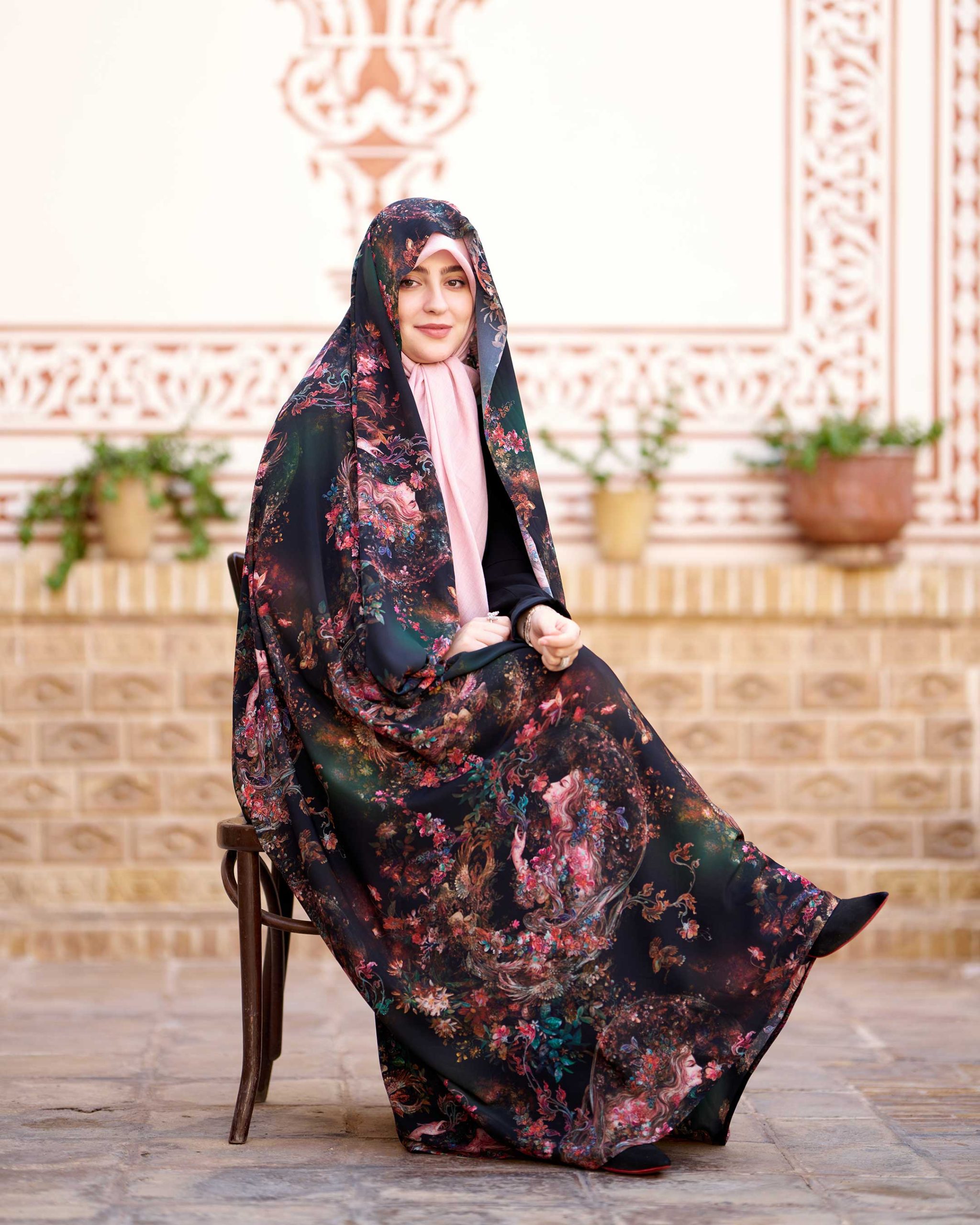 CH315075---01-web چادر رنگی سنتي زمینه قرمز باغ رضوان 2 كد CH315075 - تصویر 1
