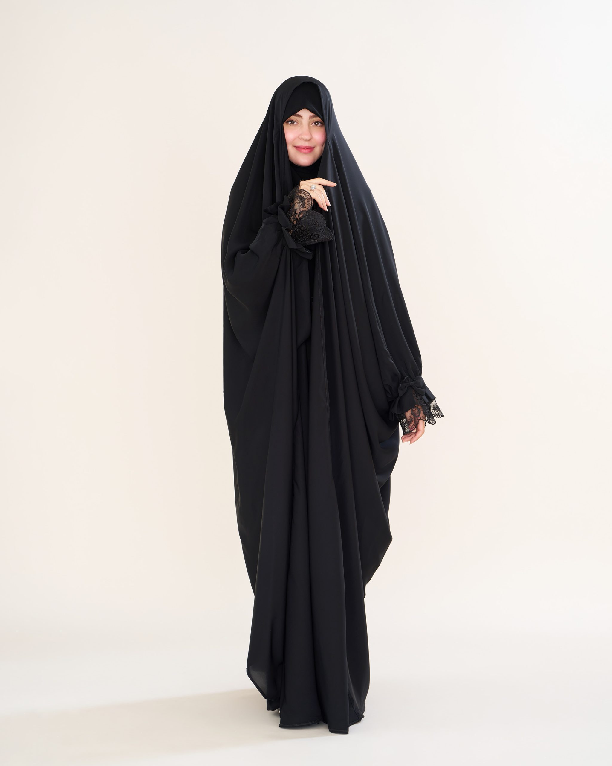 CH422056---03-web چادر عربی اصیل کار شده طرح غزل با پارچه ندا کد CH422056 - تصویر 1