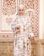 چادر نماز رنگی طرحدار پارچه کُدَری زمینه کرم سبز کد CH 015 - تصویر 5