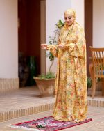 چادر نماز رنگی طرحدار پارچه کُدَری زمینه زرد نارنجی کد CH 018 - تصویر 3