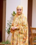 چادر نماز رنگی طرحدار پارچه کُدَری زمینه زرد نارنجی کد CH 018 - تصویر 2