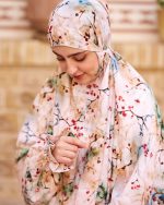 چادر نماز رنگی طرحدار پارچه کُدَری  زمینه گل قرمز کد CH 028 - تصویر 2