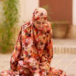 چادر نماز رنگی طرحدار پارچه کُدَری زمینه نارنجی زرد کد CH 001