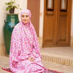 چادر نماز رنگی طرحدار پارچه کُدَری زمینه صورتی کد CH 007