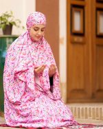 چادر نماز رنگی طرحدار پارچه کُدَری زمینه صورتی کد CH 007 - تصویر 5