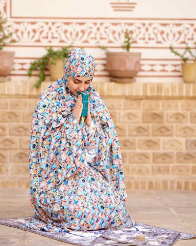 چادر نماز رنگی طرحدار پارچه کُدَری زمینه آبی کد CH 011