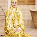چادر نماز رنگی طرحدار پارچه کُدَری زمینه زرد کد CH 012
