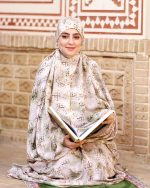 چادر نماز رنگی طرحدار پارچه کُدَری زمینه کرم سبز کد CH 015 - تصویر 3
