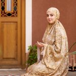 چادر نماز رنگی طرحدار پارچه کُدَری زمینه شکلاتی کد CH 017