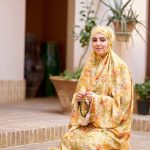 چادر نماز رنگی طرحدار پارچه کُدَری زمینه زرد نارنجی کد CH 018