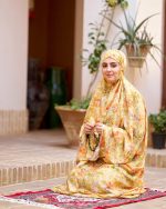 چادر نماز رنگی طرحدار پارچه کُدَری زمینه زرد نارنجی کد CH 018