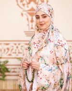 چادر نماز رنگی طرحدار پارچه کُدَری  زمینه گل قرمز کد CH 028 - تصویر 3