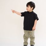 پیراهن یقه انگلیسی مشکی آستین کوتاه پارچه کنفی بچه گانه PB12071