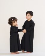 دشداشه عربی بدون یقه مشکی آستین بلند مچ دار پسرانه کد PB12086 - تصویر 2