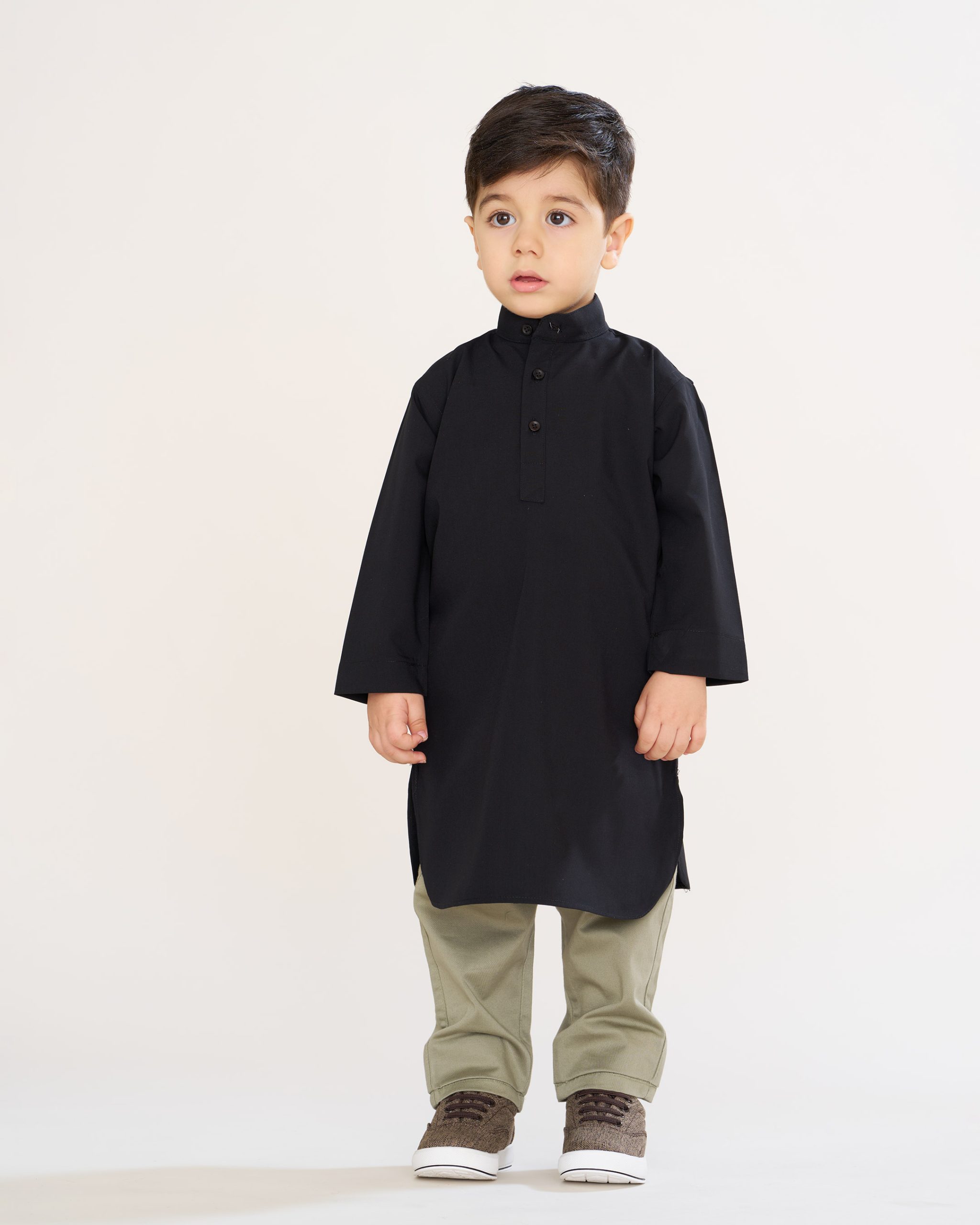PB22001---06-web پیراهن پاکستانی مشکی یقه آخوندی آستین بلند پسرانه کد PB22001 - تصویر 1