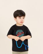 تیشرت مشکی آستین کوتاه چاپی با ذکر شریف "حسین" کد TB11003 از مجموعه سَفینَةُ النَجاة - تصویر 2