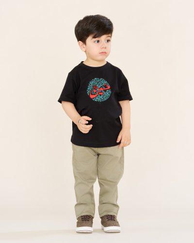 تیشرت مشکی آستین کوتاه چاپی با ذکر شریف "حسین" کد TB11003 از مجموعه سَفینَةُ النَجاة