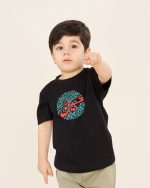 تیشرت مشکی آستین کوتاه چاپی با ذکر شریف "حسین" کد TB11003 از مجموعه سَفینَةُ النَجاة - تصویر 5