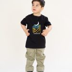 تیشرت مشکی آستین کوتاه چاپی با ذکر شریف "یا قمر بنی هاشم" کد TB11029 از مجموعه سَفینَةُ النَجاة