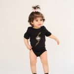 بادی زیر دکمه مشکی با ذکر شریف "یا رقیه" از مجموعه مَهنا کد TB21058