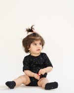 بادی زیر دکمه مشکی با طرح تمام چاپ گل و برگ از مجموعه مَهنا کد TB21062 - تصویر 4