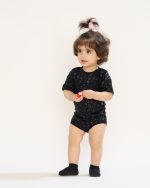 بادی زیر دکمه مشکی با طرح تمام چاپ گل و برگ از مجموعه مَهنا کد TB21062